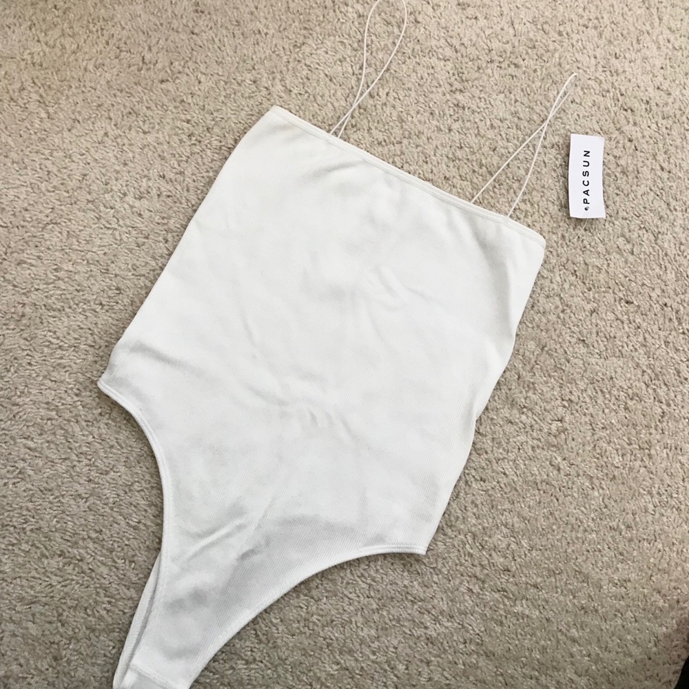 ❌SOLD ❌NWT Straight neck bodysuit